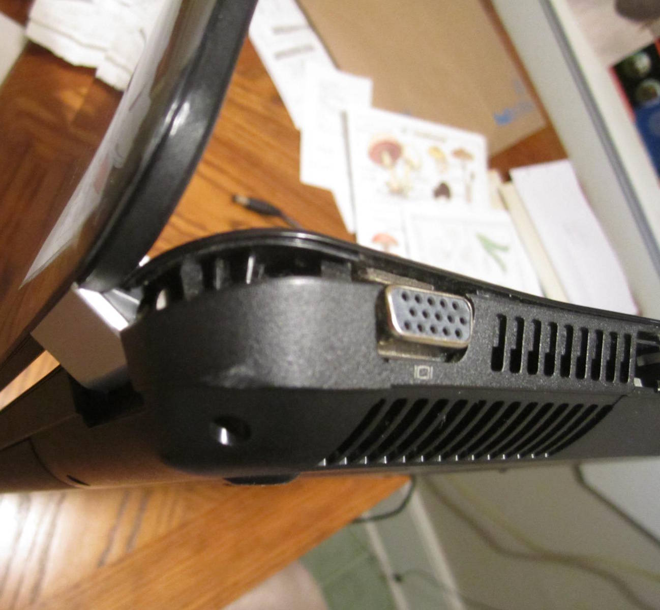 Broken Hinge, Corner of Laptop Coming Apart HP Support Community