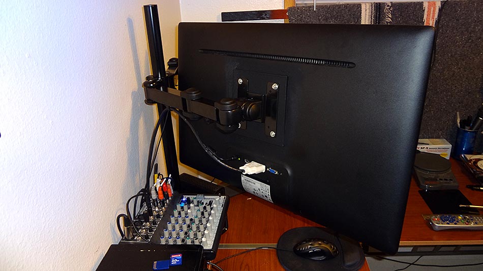 HP 2711x 27" LED Monitor does not have Vesa mounting? Does i... HP