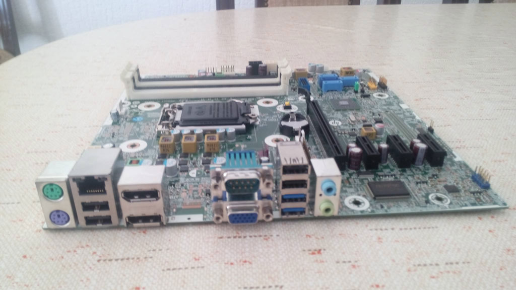 Solved: Indentyfying motherboard model - HP Support Community - 5592199