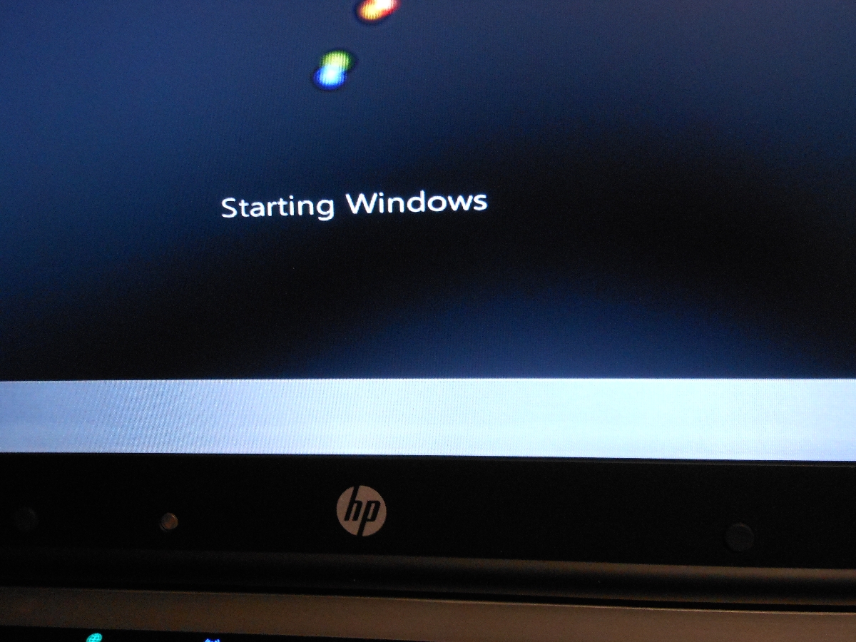 White horizontal lines on startup that recede to the bottom HP Support Community 5615112