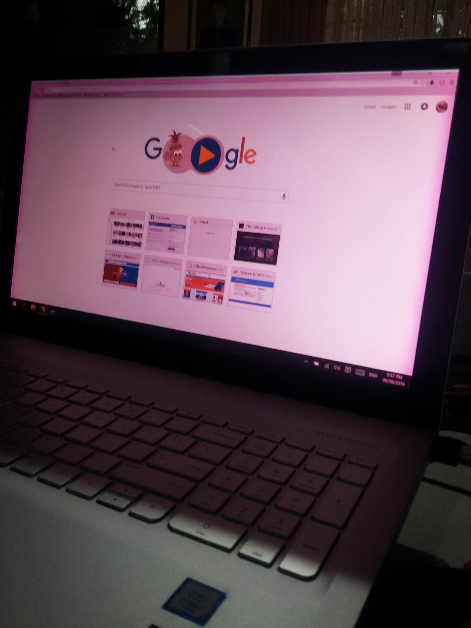 laptop screen turning pink