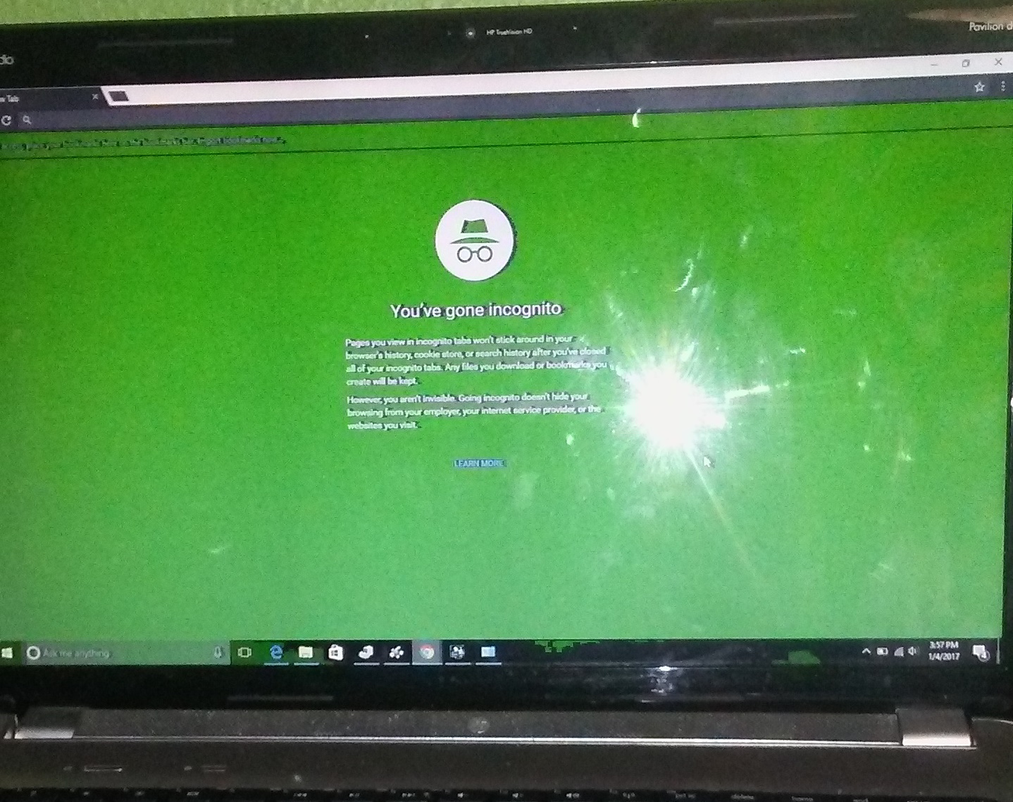 Green screen as soon as I turn on laptop - HP Support Community - 5923915