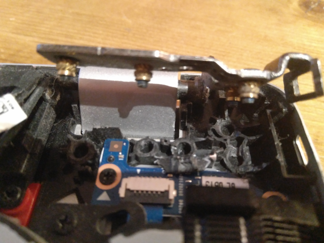 Charnière Gauche (hinge) Pour PC Portable HP – Référence 17-E019SF, Occasion