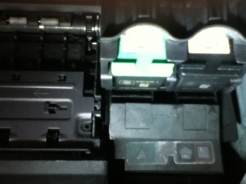 Cartridge stuck on right with cartridges blocked from remova... - HP  Support Community - 6715705