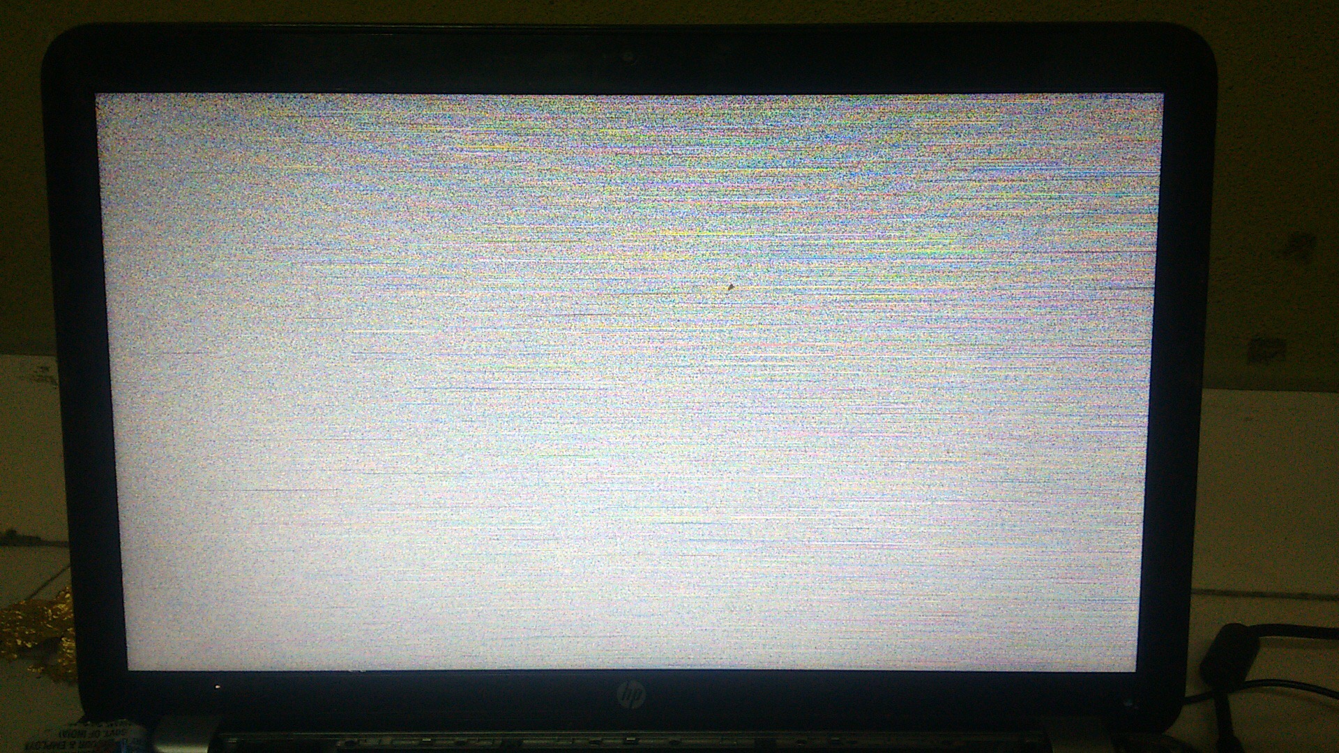 My laptop's screen glitches and freezes randomly - HP Support Community -  8053206