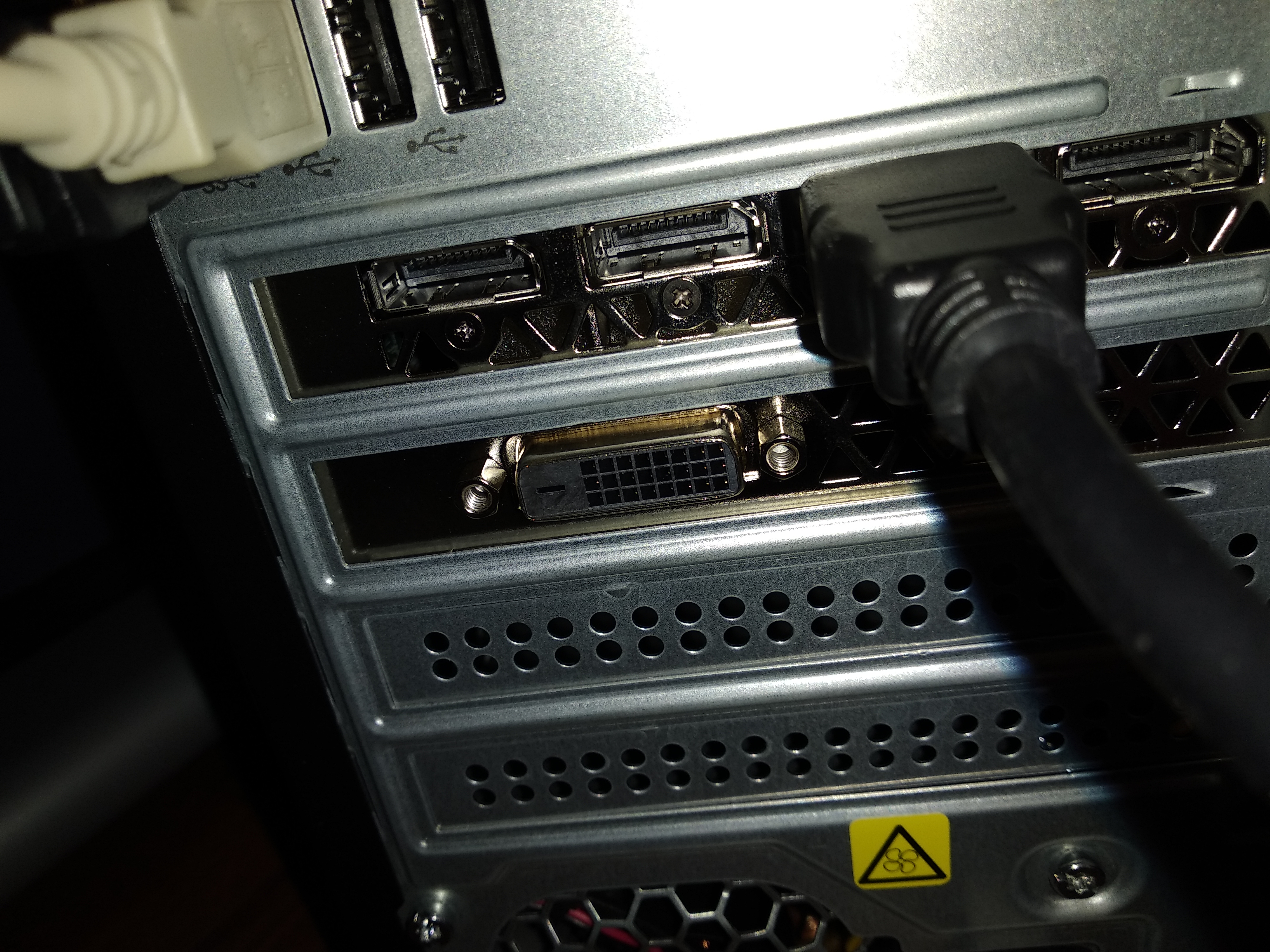 Solved: Dual monitor with one video input - HP Support Community - 6952083