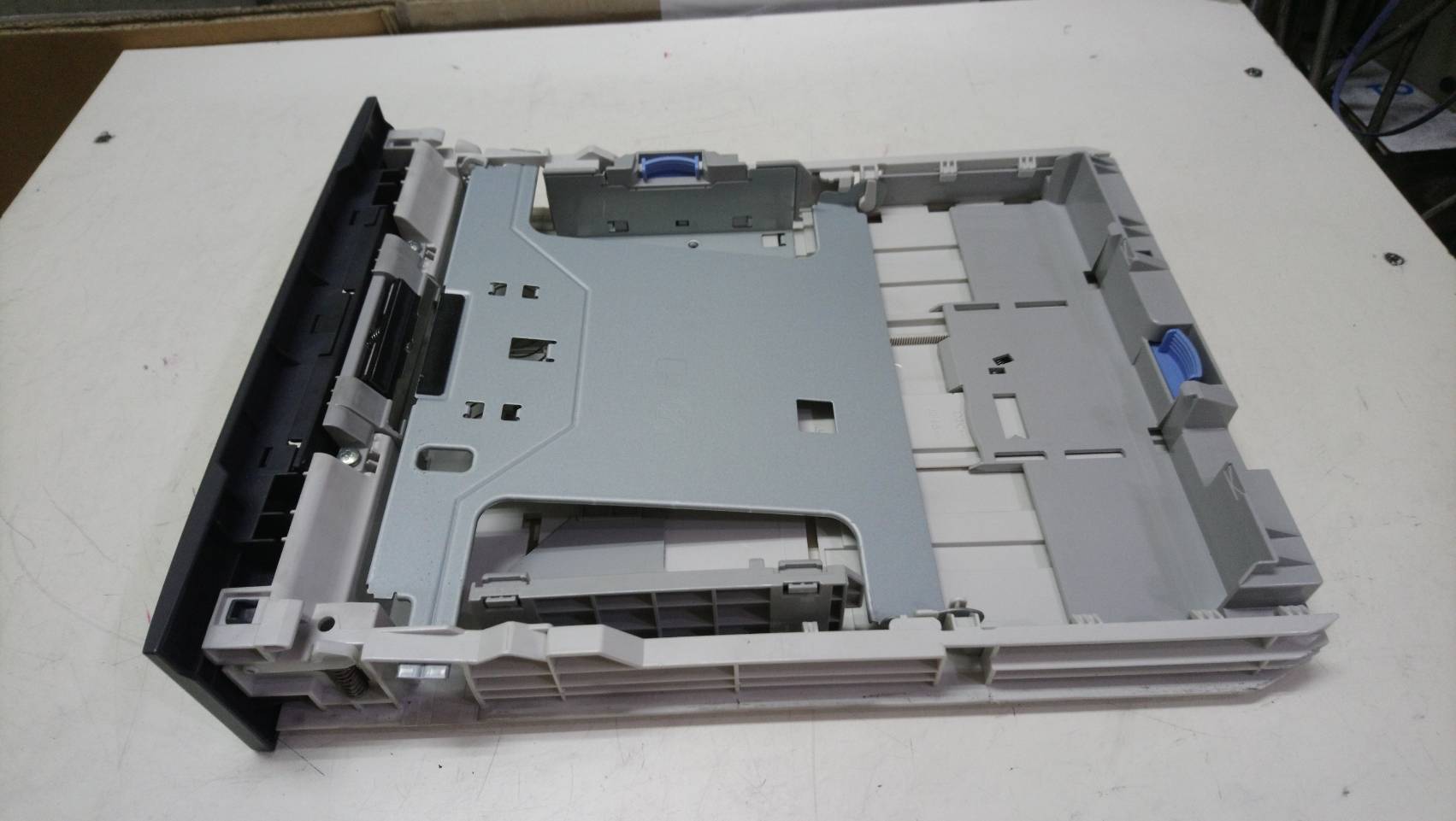 Solved P2015d paper tray 2 won't stay down. Lever &/or spring probl