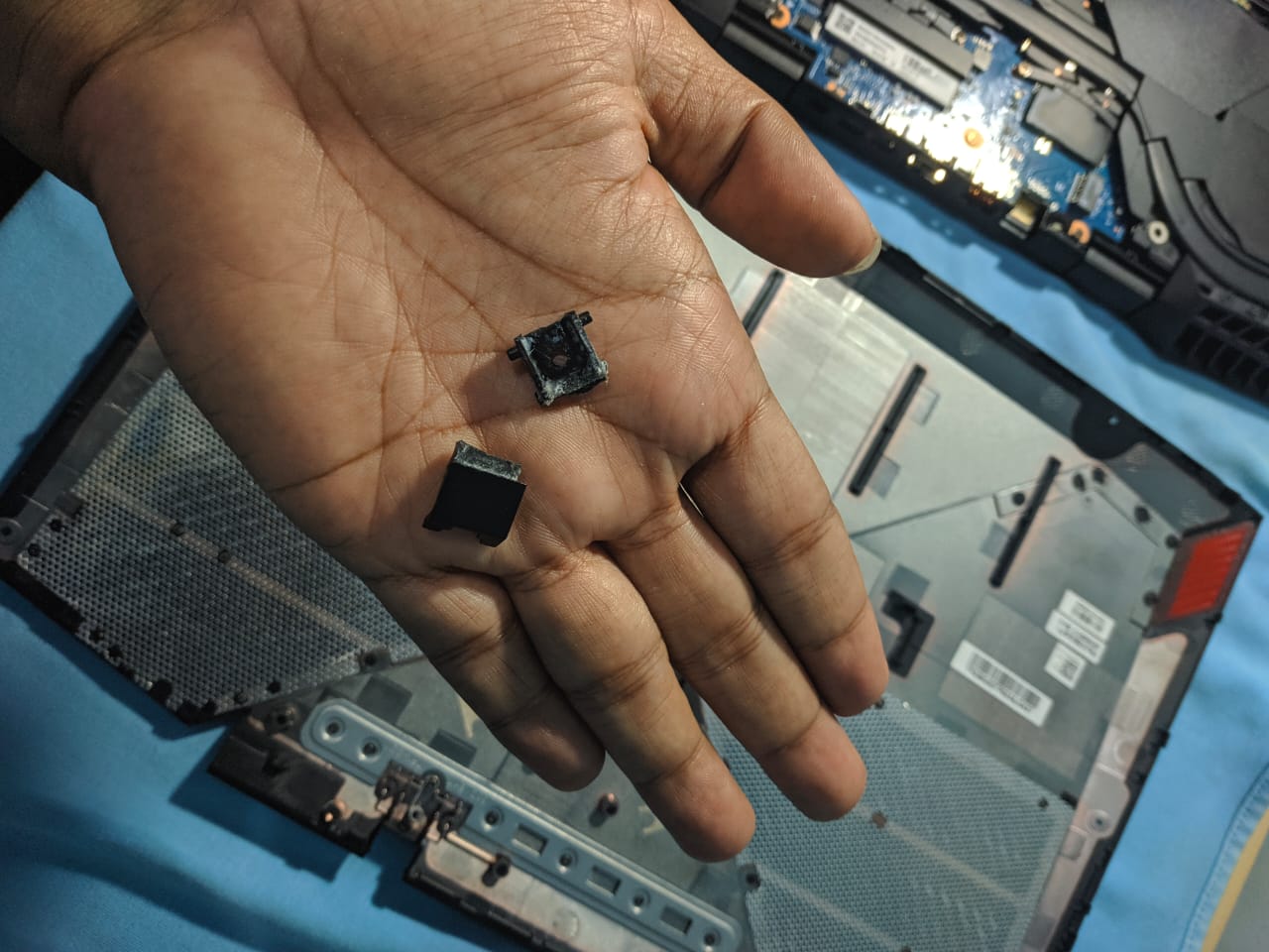 Solved HP OMEN 2018 port clip broken HP Support Community 7219564