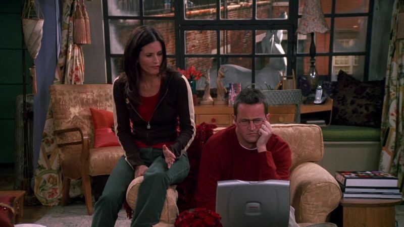 Compaq-Laptop-Used-by-Matthew-Perry-Chandler-Bing-in-Friends-1.jpg