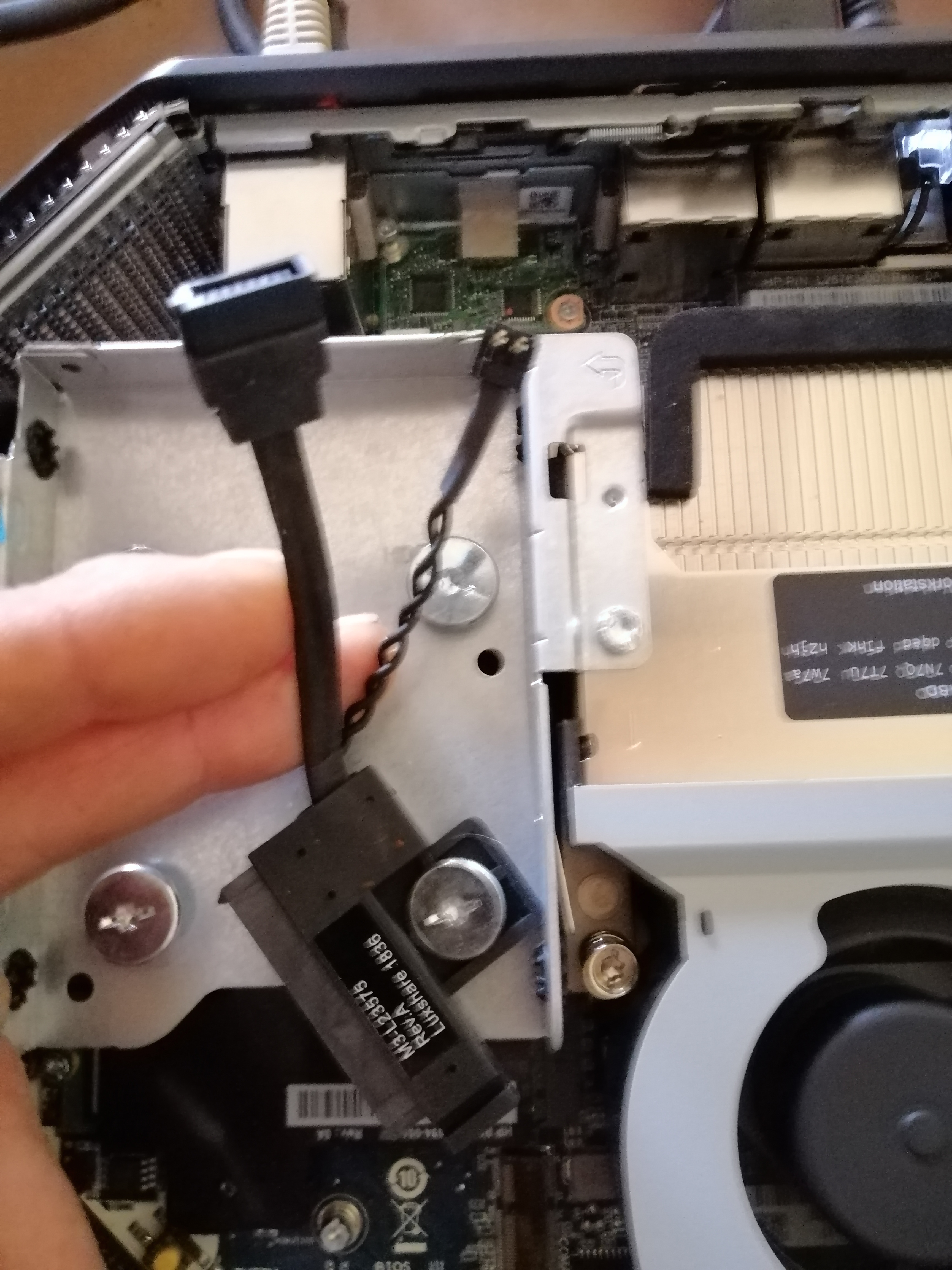 HP Z2G4 ハードディスクなし。自作用 HP Z2G4 ハードディスクなし。自作用 - メルカリ