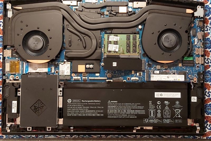Omen 17-CB0046 - inside.jpg