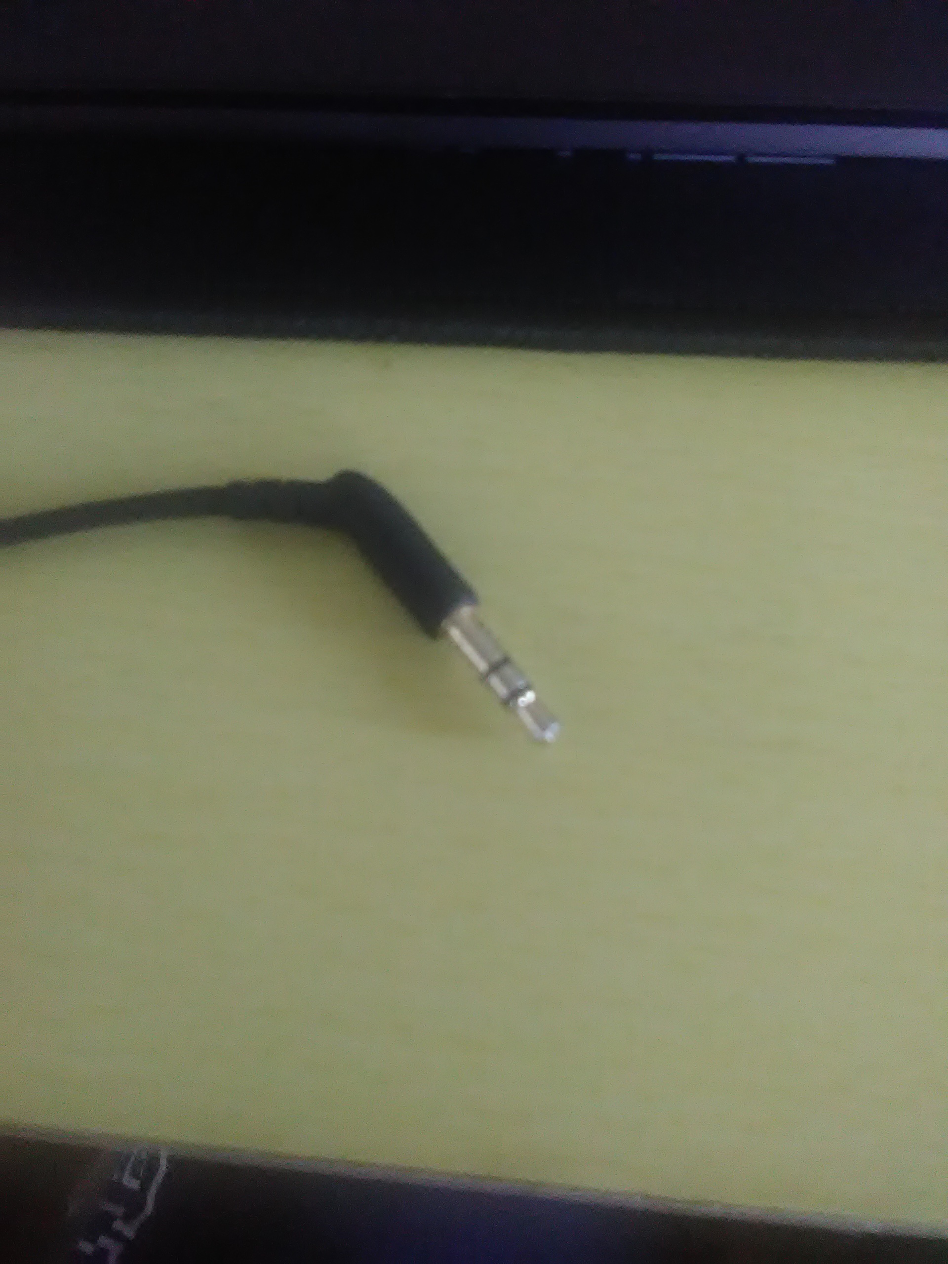 Headphone jack won't fit in all the way and no sound plays t... HP