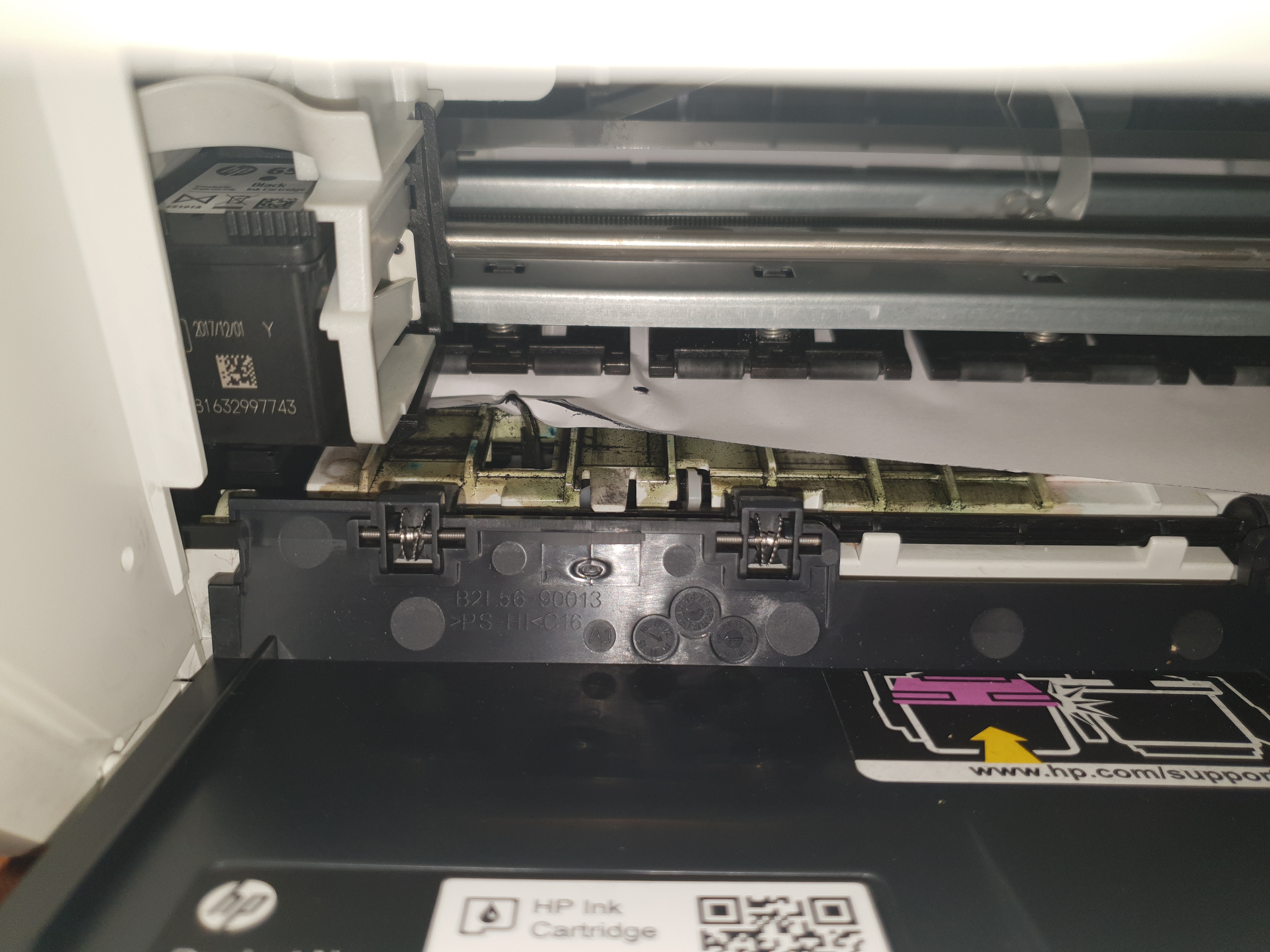 When printing a sheet of paper gets stuck all the time - HP Support ...