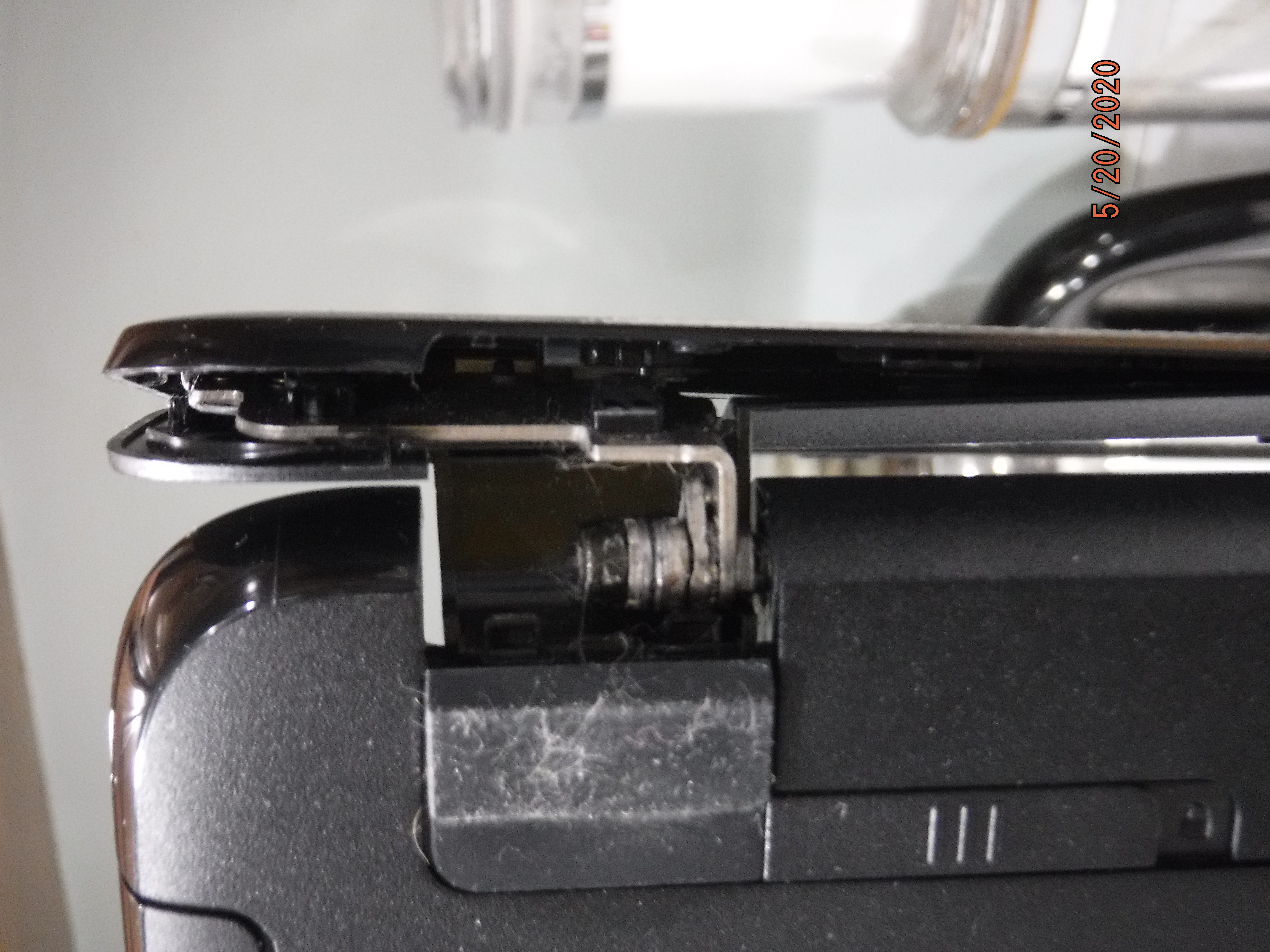plastic trim around laptop screen separating at right hinge/... - HP ...