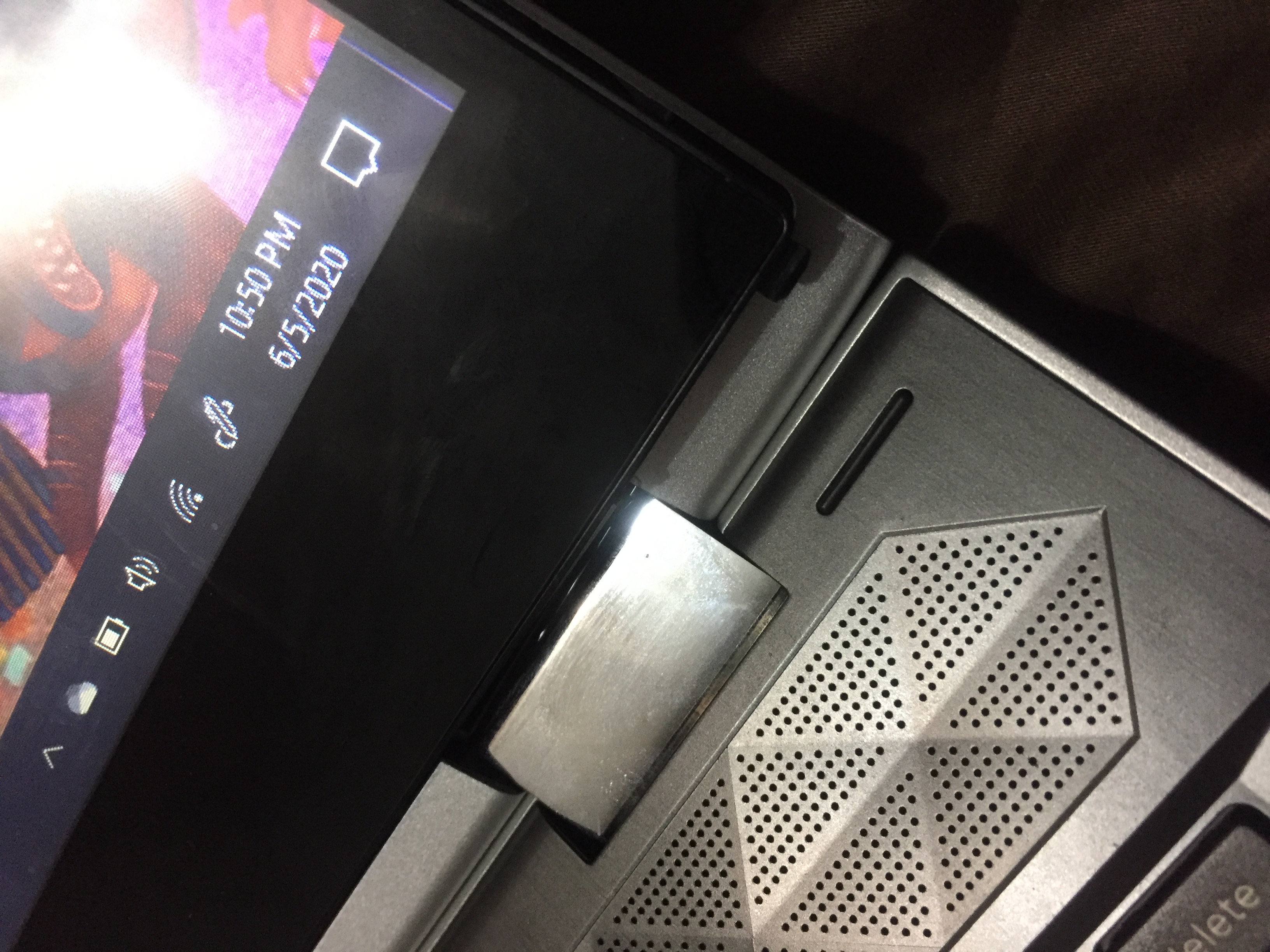 HP Pavilion x360 Screen is Popping out of the Bottom Corner HP