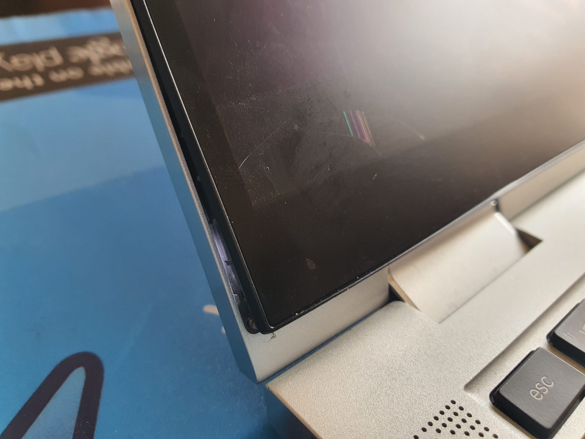 New HP Elitebook X360 G3 1030 hinge broken and display scree... HP