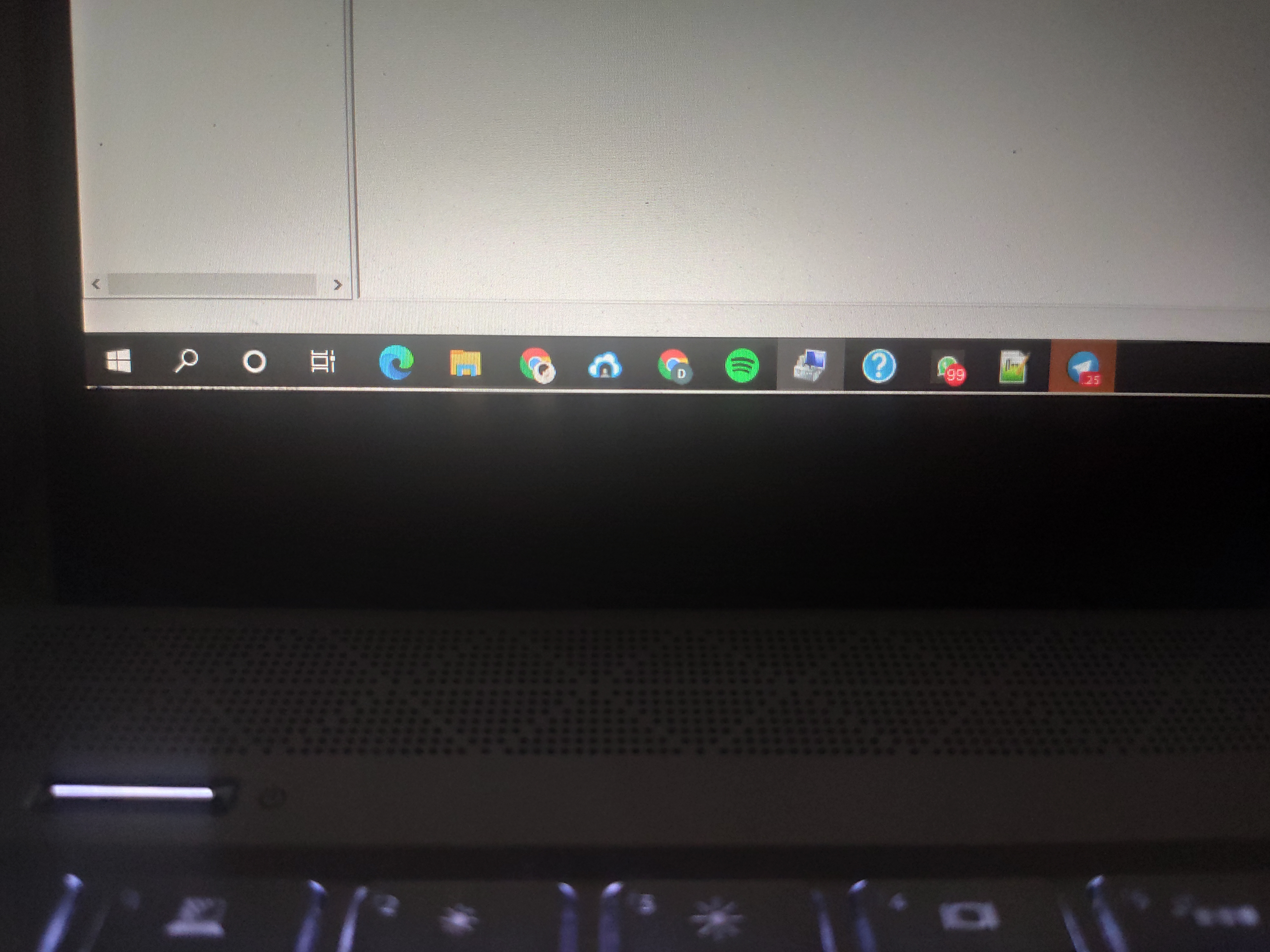 Top edge mirrors to bottom edge of taskbar after 2004 Window... - HP ...