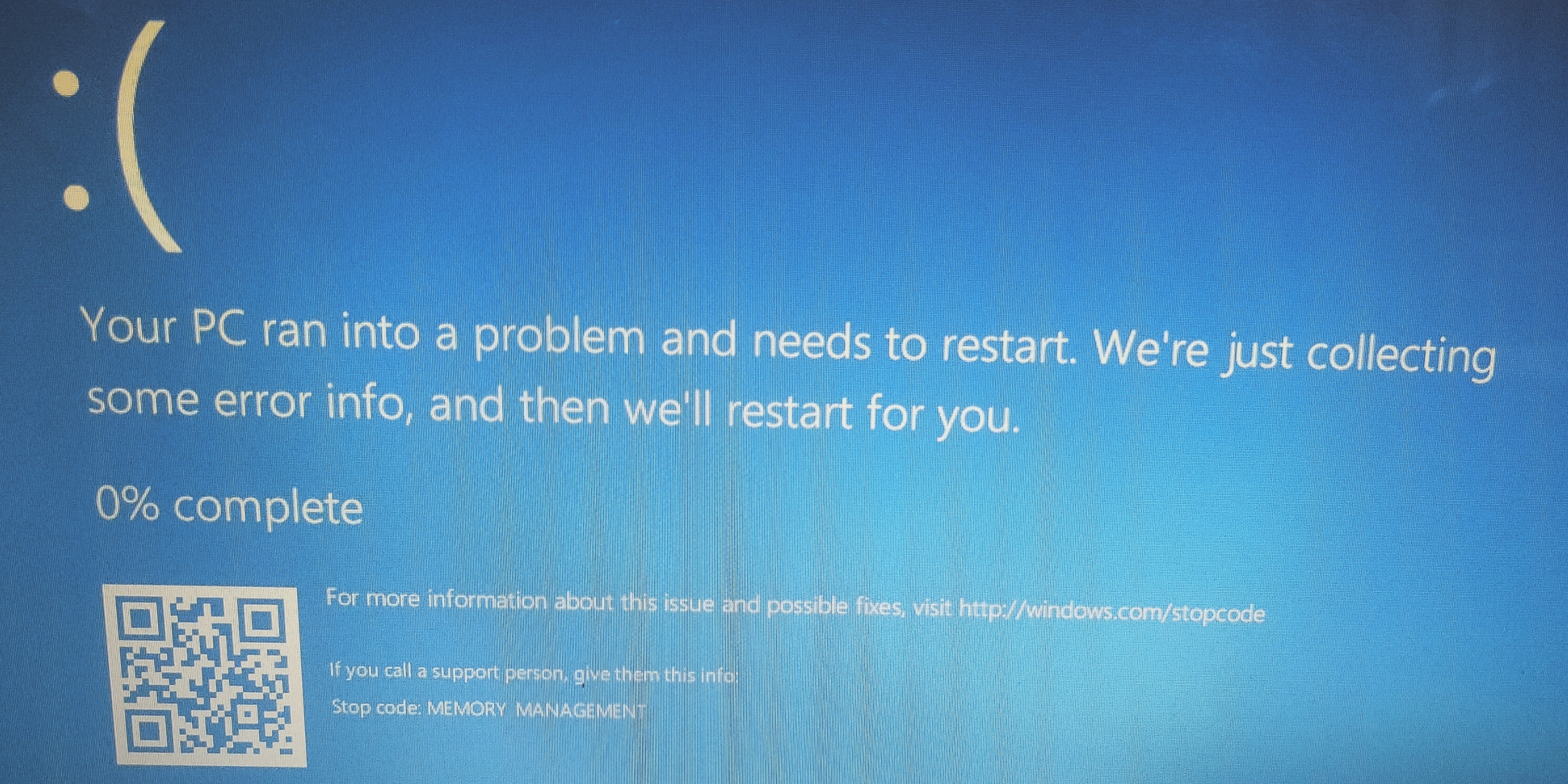 Laptop screen not turning on after hard disk error detection - HP ...