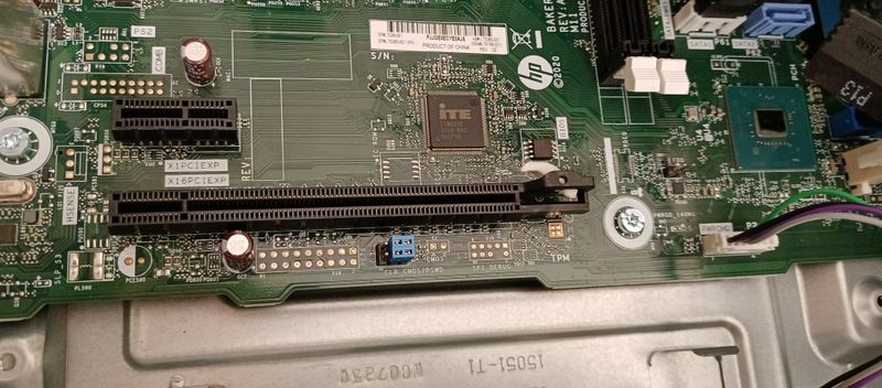 PCIe x1+x16 card slots.jpg