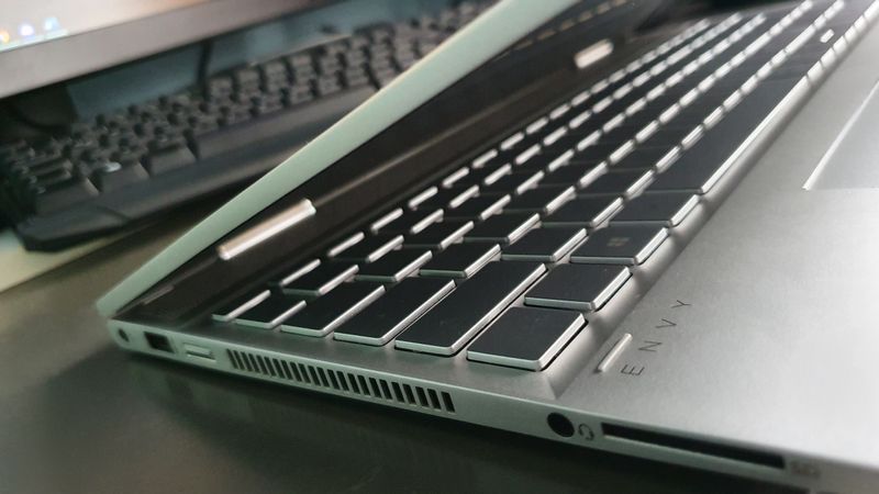 Left side: screen perfectly sitting in