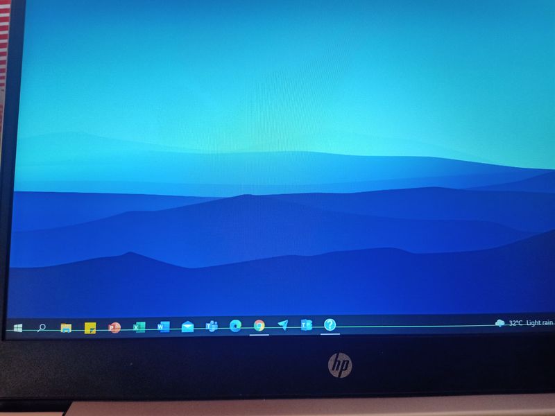 Horizontal green line at the bottom of my screen - HP Support Community -  8159173