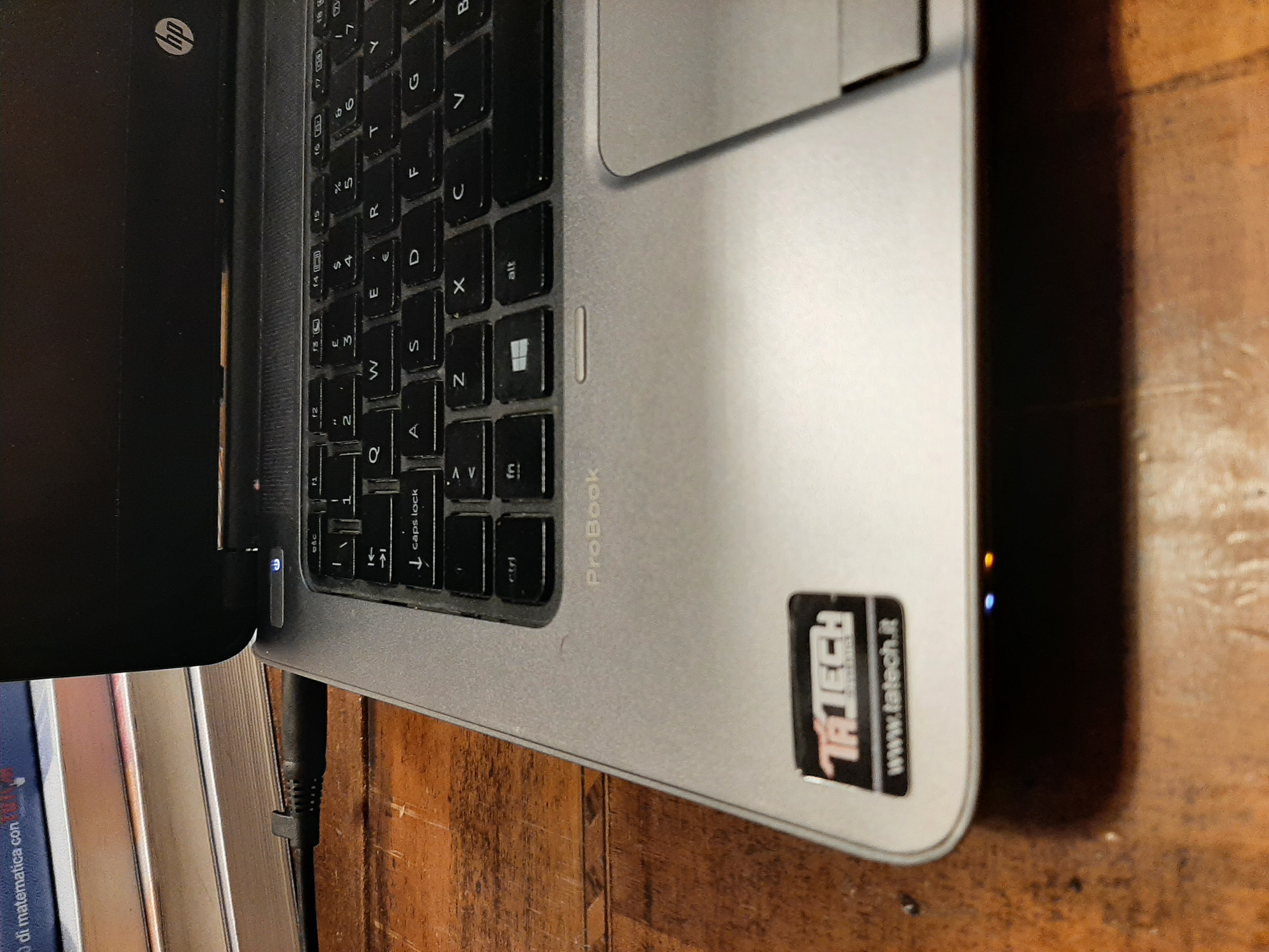 The computer does not turn on but emits light signals - HP Support ...