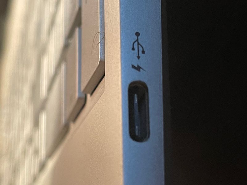 HP Envy USB-C Port.jpg