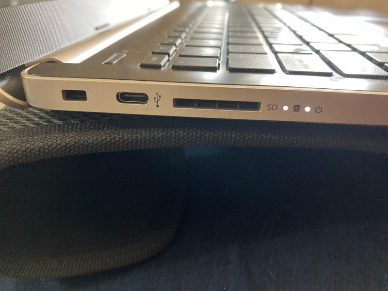 left side of laptop showing USB-C jack that laptop doesn't seem to recognize any cables plugged into it