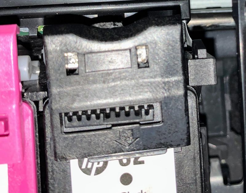 Latch that holds the ink cartridge.jpg