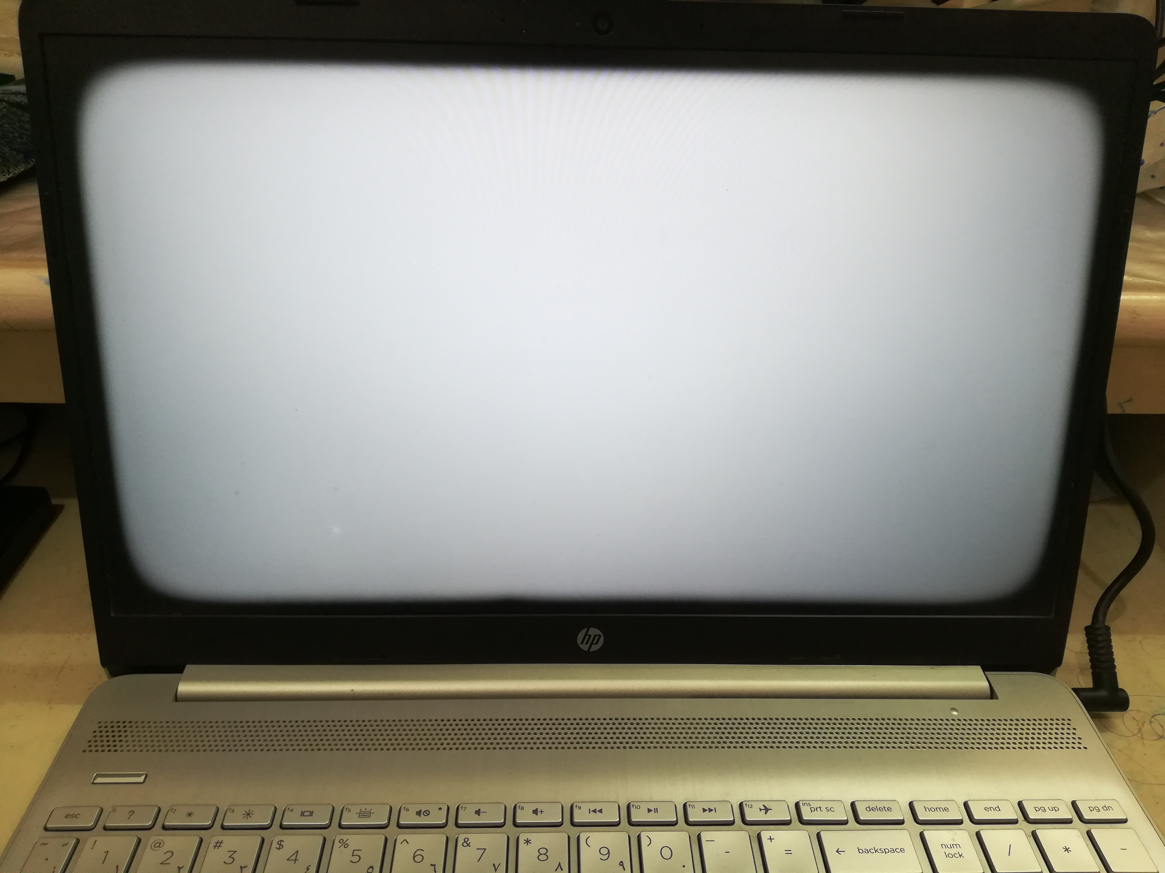 Solved: Screen going in colours - HP Support Community - 8324438