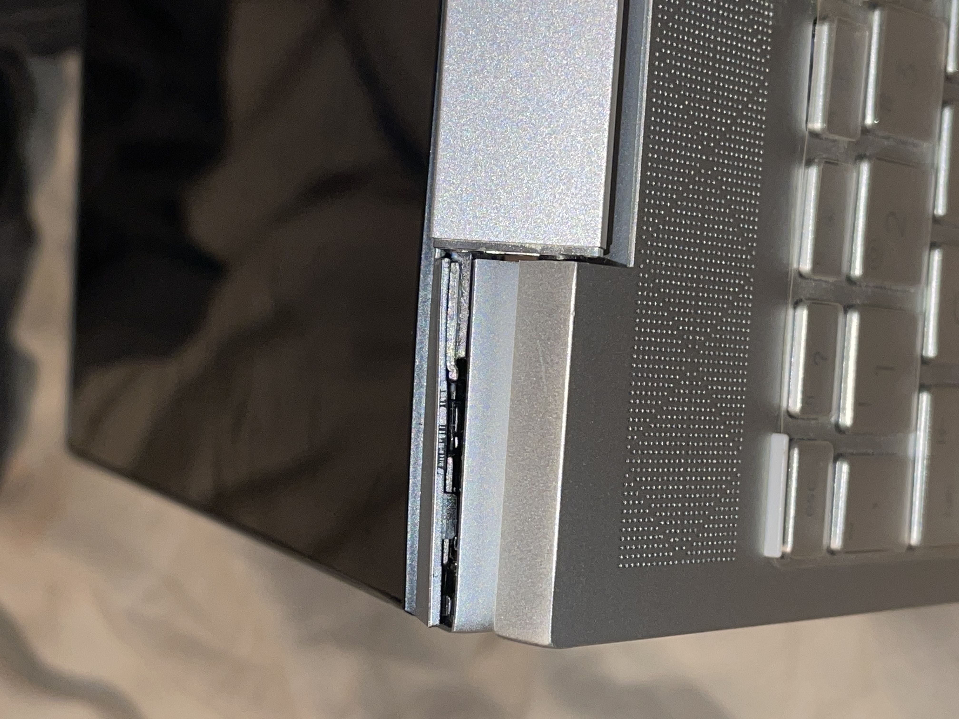Left hinge breaking screen off frame - HP Support Community - 8591304