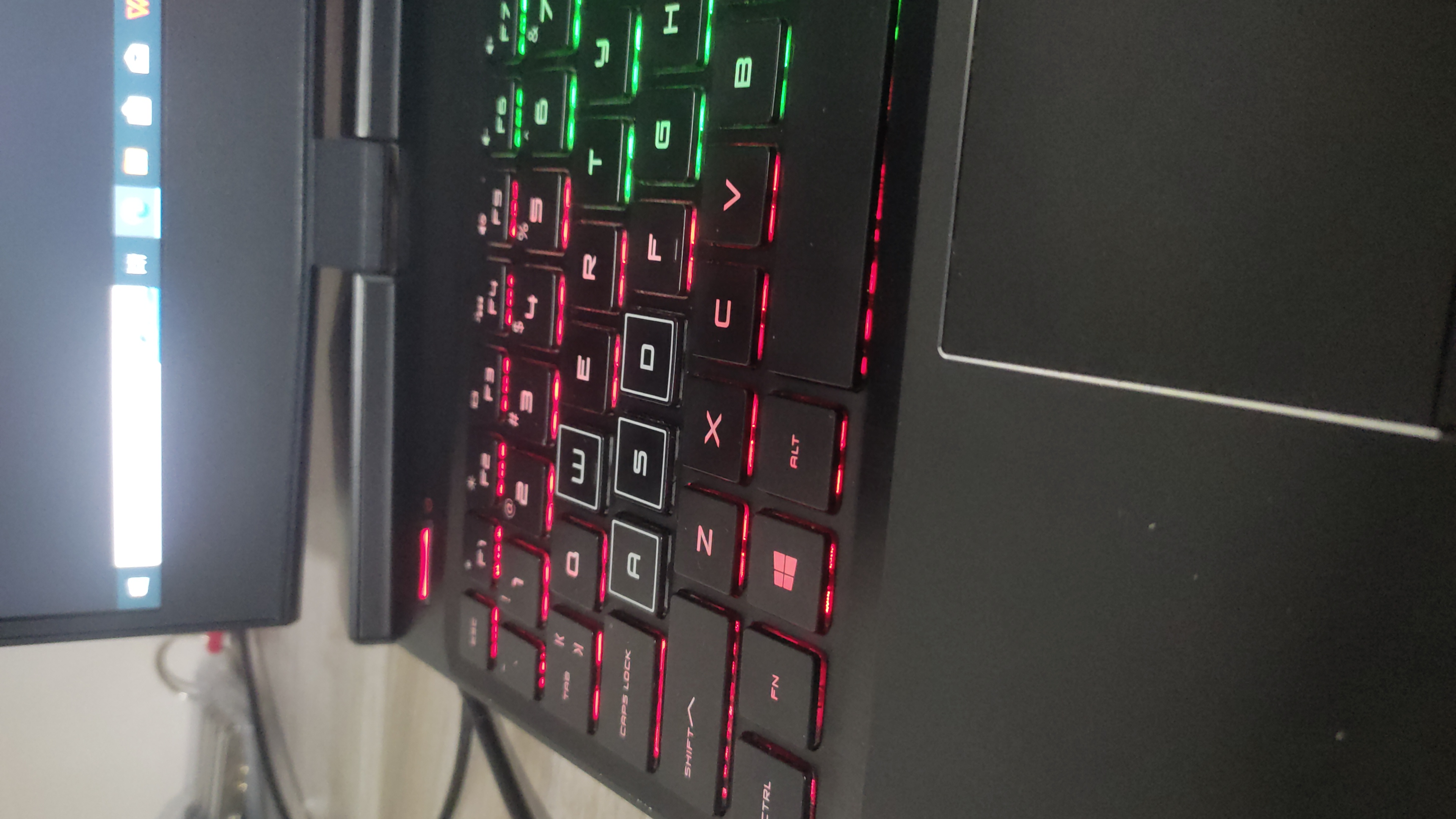 The W A S D keys lights not showing. - HP Support Community - 8622152