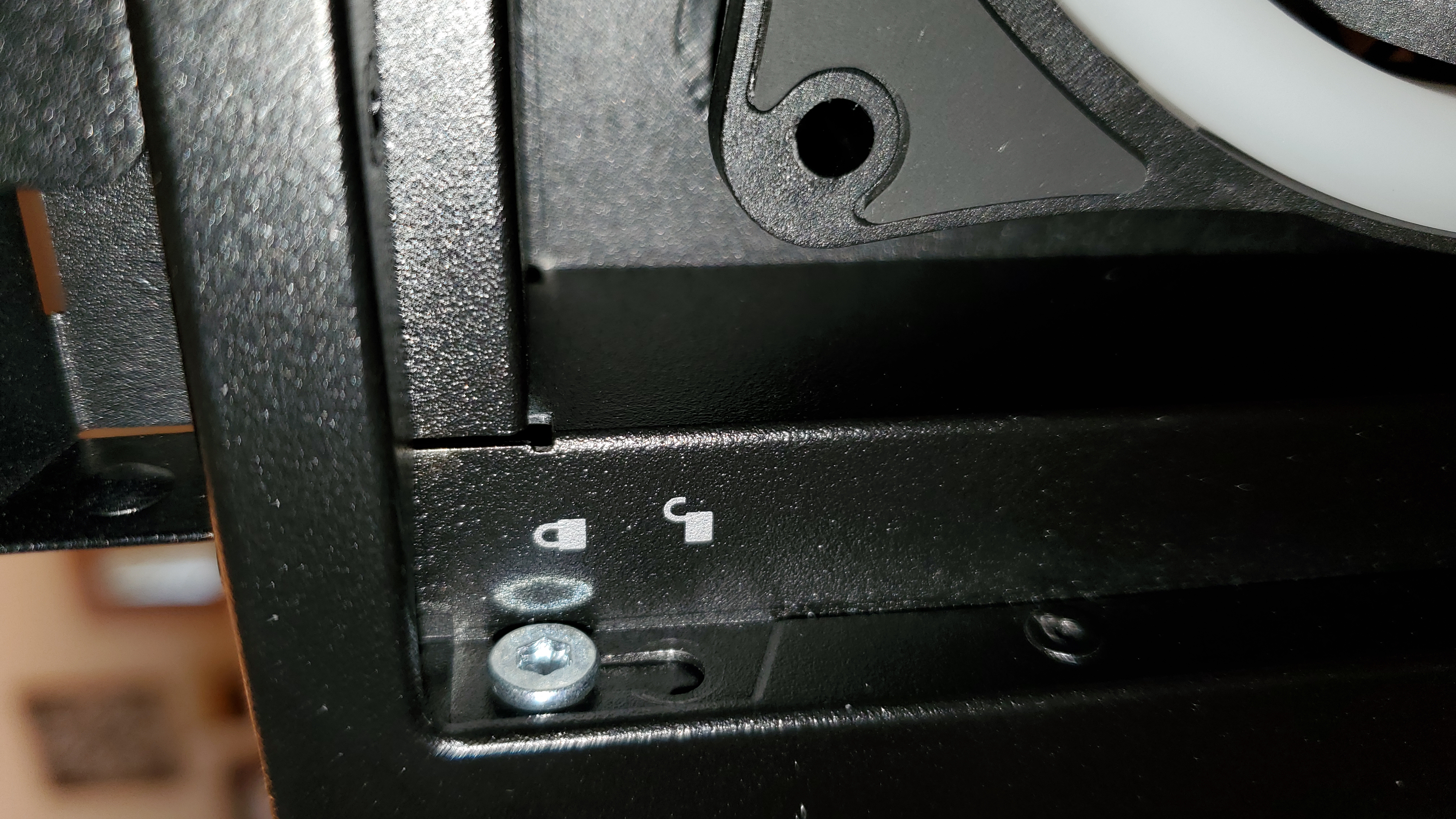 How to unlock the side panels on our OMEN 40L (and similar m... - HP ...