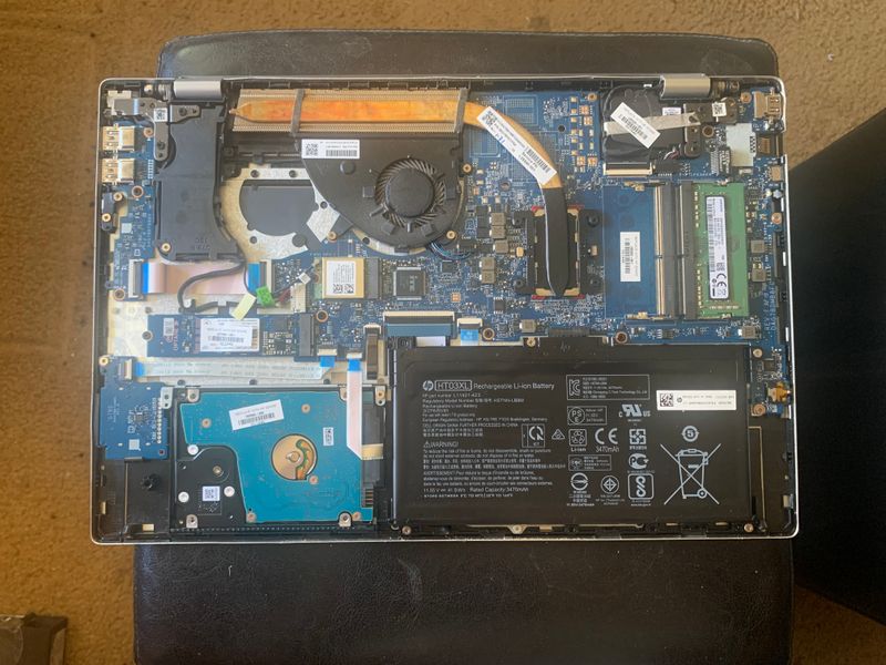 HP Pavilion 15-cs2064st (interior; near)