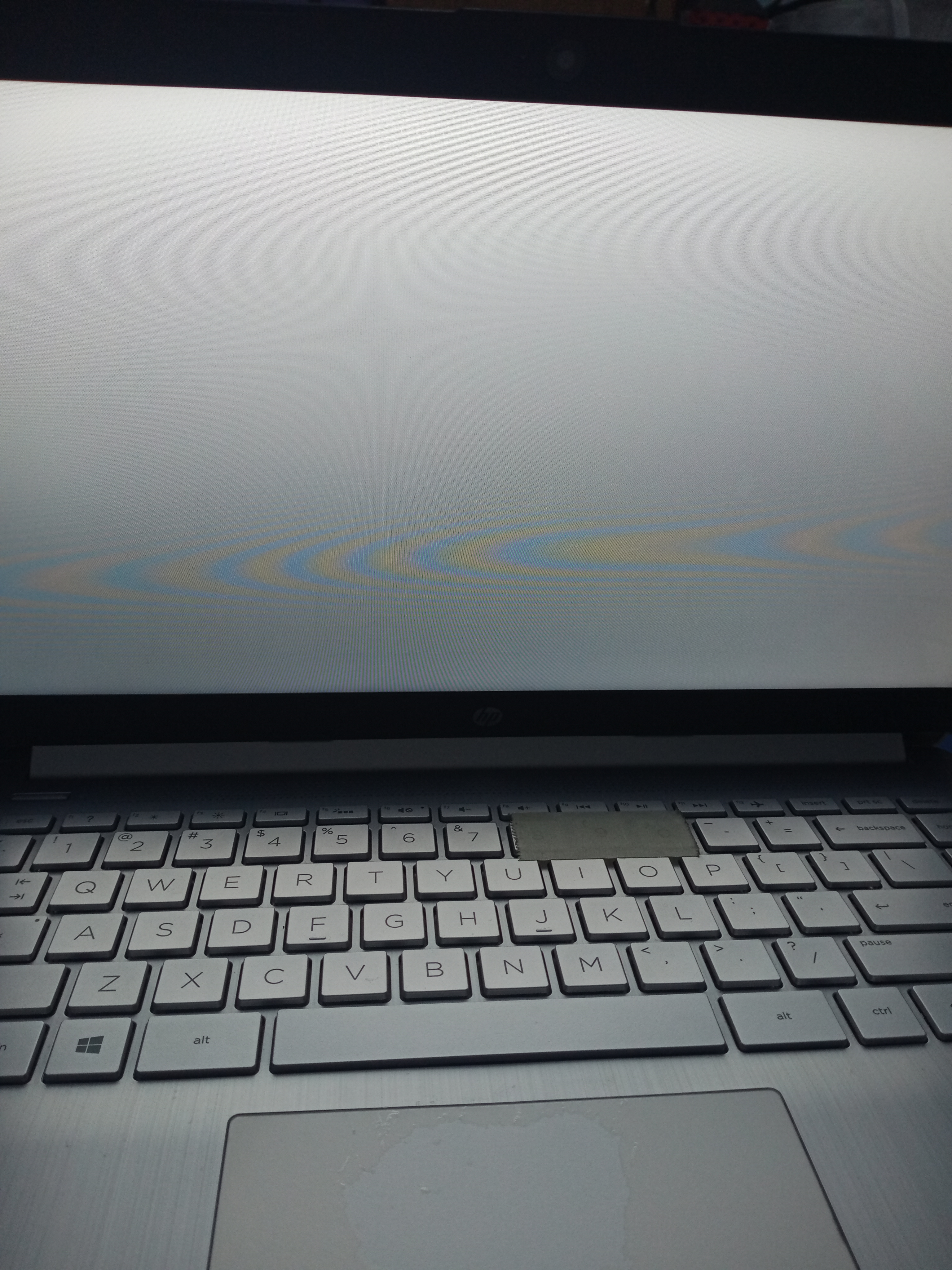 i cant power on my laptop, and the screen was turned flashin... - HP ...
