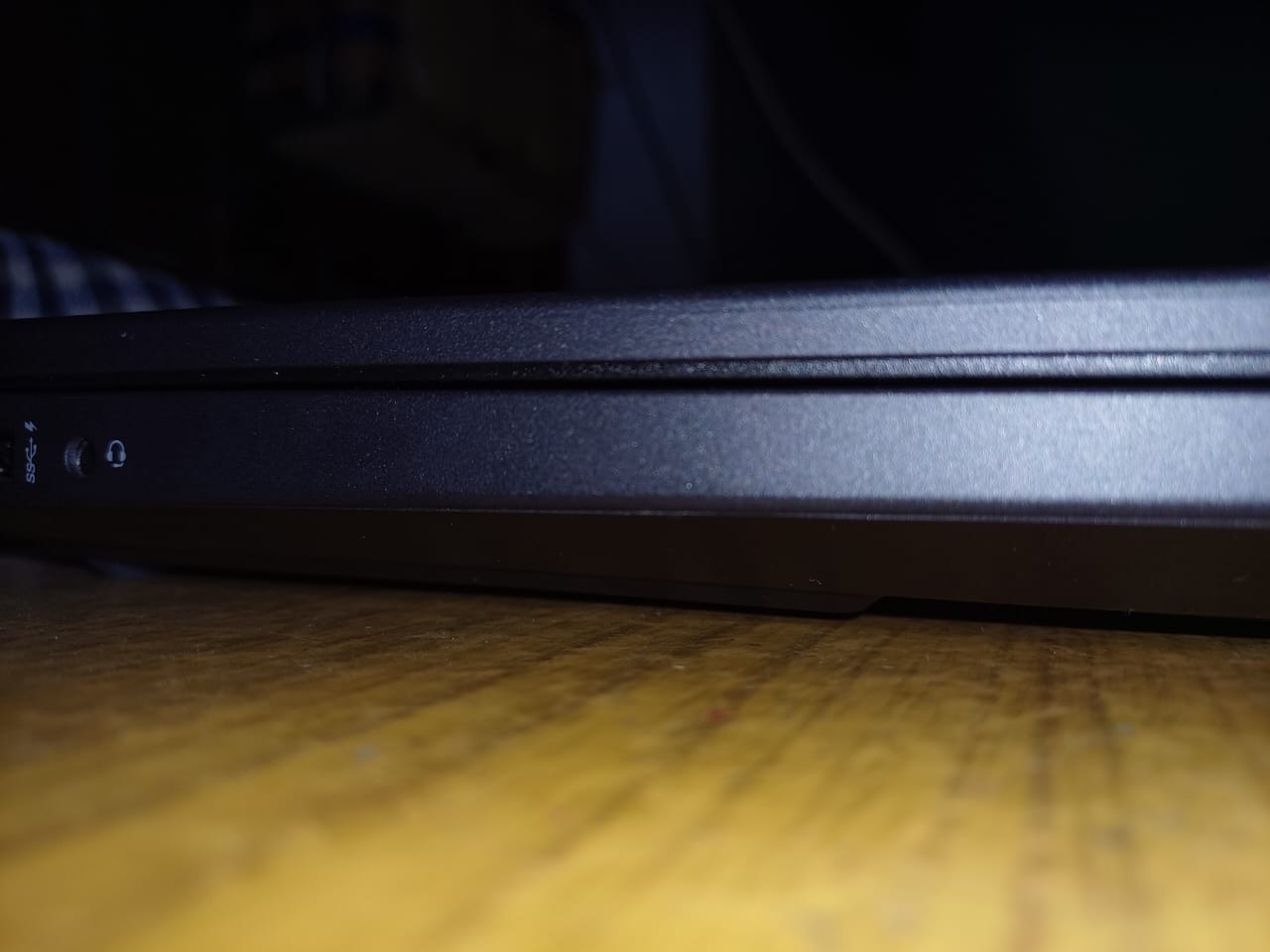 To know about the lid closing gap . - HP Support Community - 9270640