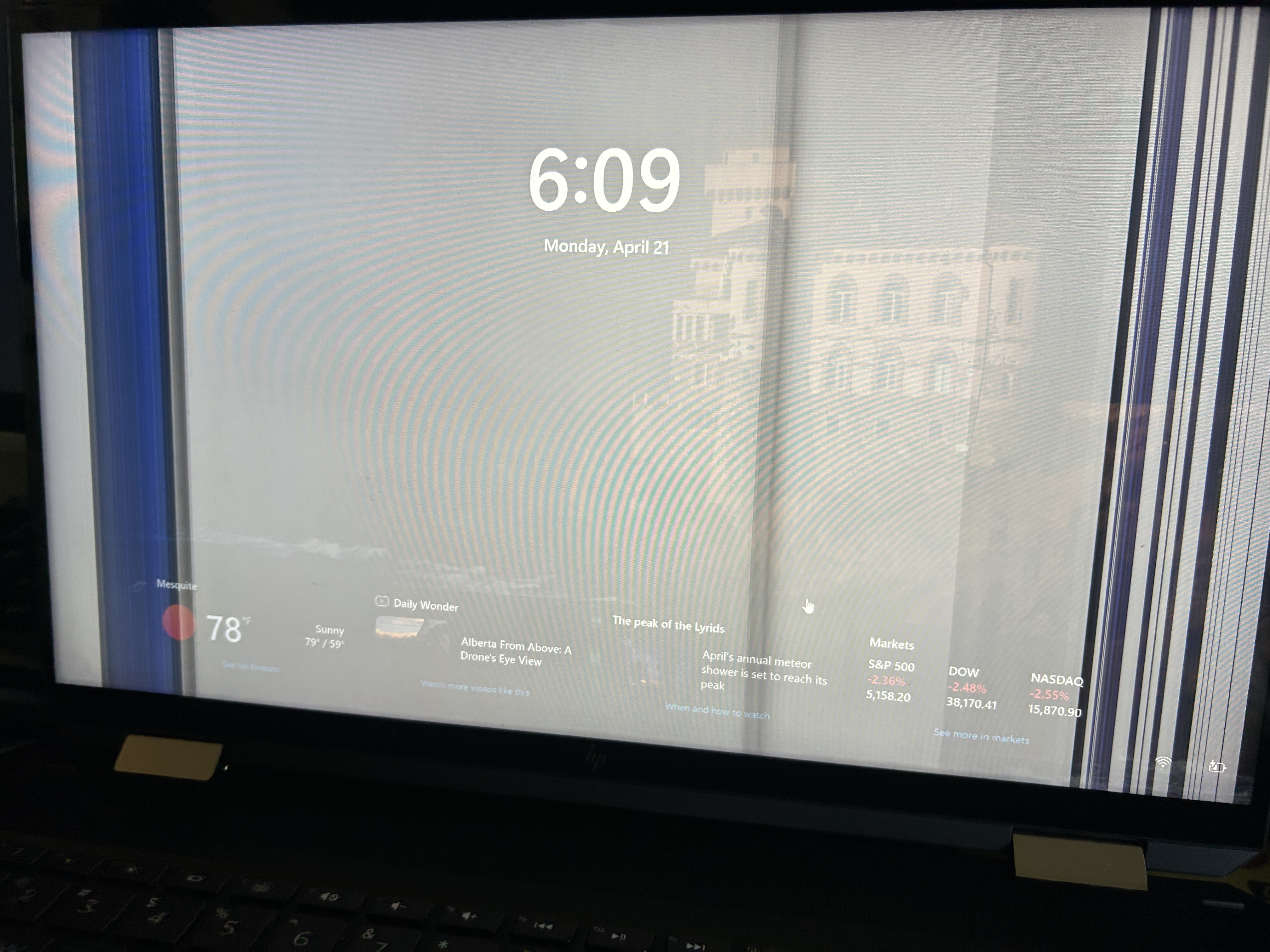 Colorful lines appearing on screen then disappearing - HP Support ...