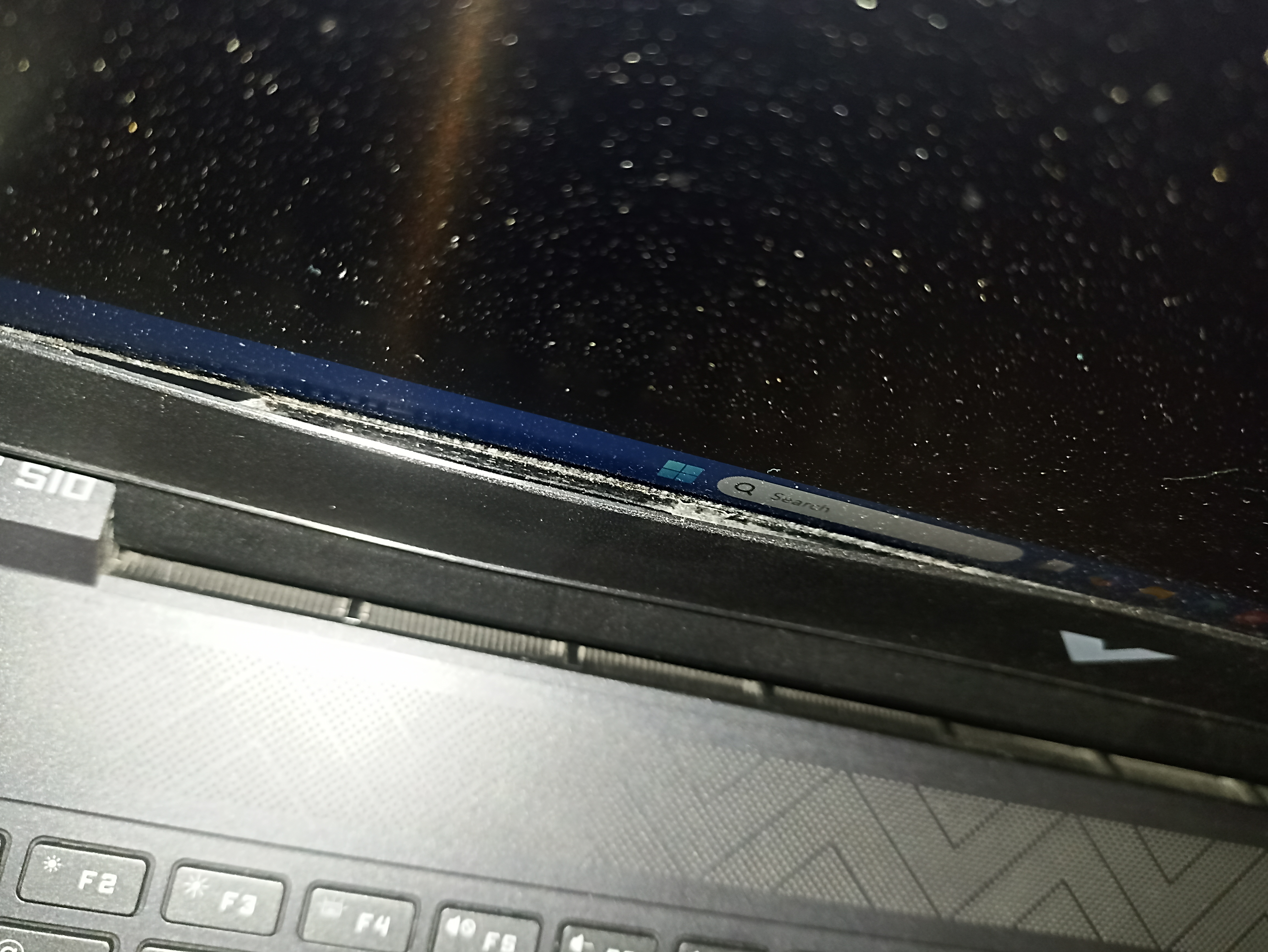 Gap between screen and bizel. - HP Support Community - 9467550